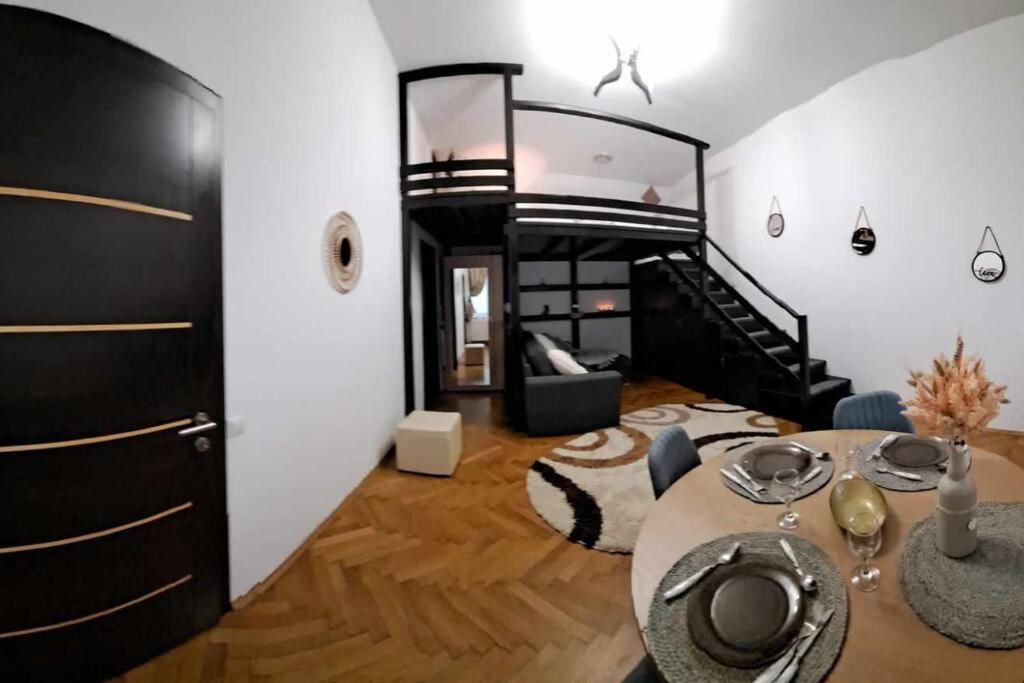 Sofia'S Home Comfy Studio In The Old Town Brasov Exterior photo