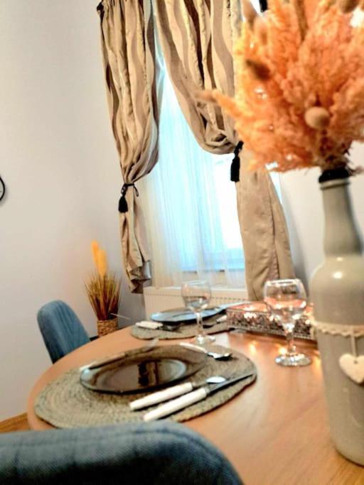 Sofia'S Home Comfy Studio In The Old Town Brasov Exterior photo