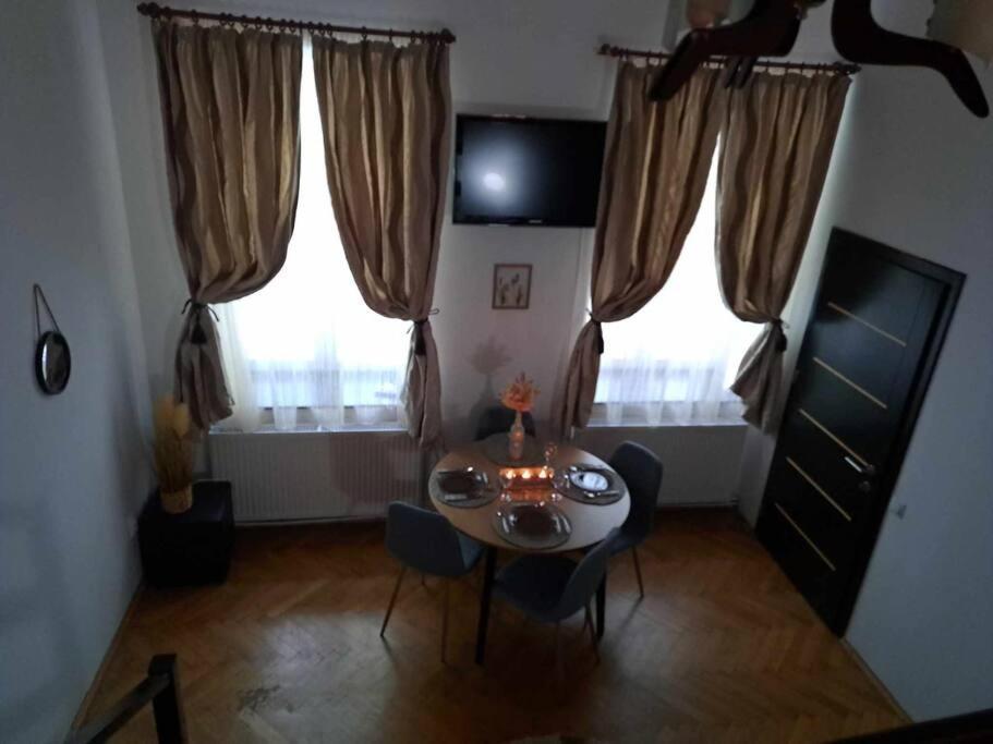 Sofia'S Home Comfy Studio In The Old Town Brasov Exterior photo