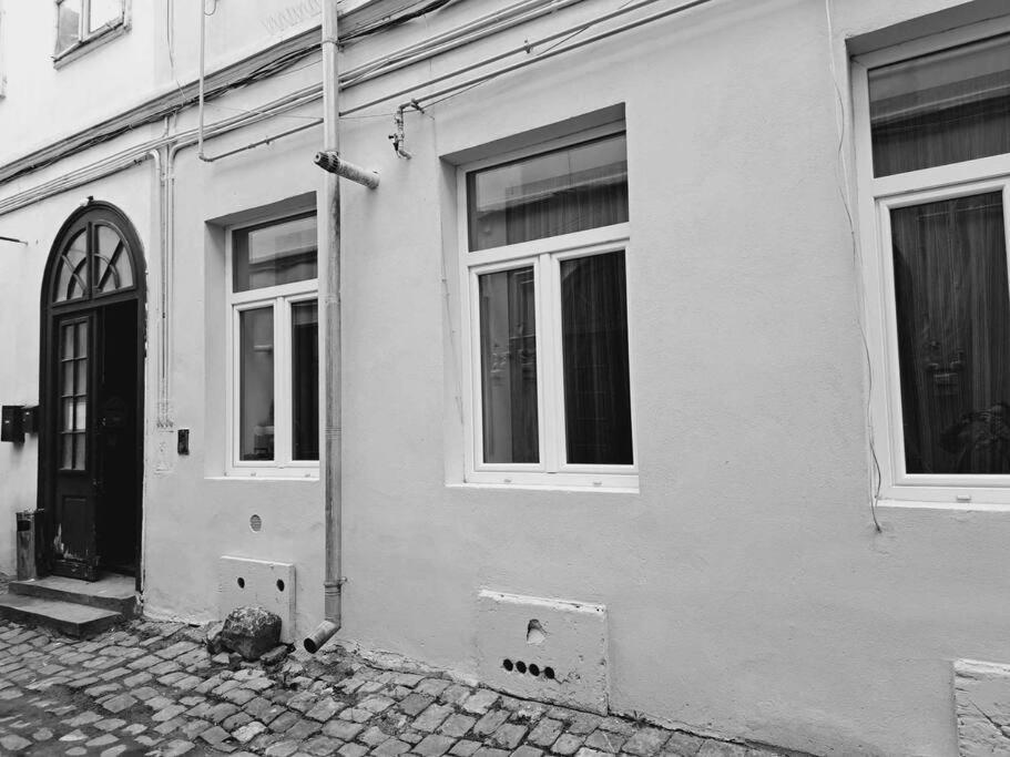 Sofia'S Home Comfy Studio In The Old Town Brasov Exterior photo