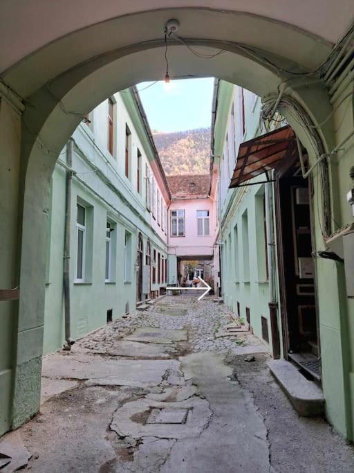Sofia'S Home Comfy Studio In The Old Town Brasov Exterior photo